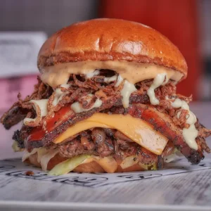 Hamburguesa Oklahoma Brisket de Kiddo Burgers en el Burger Master 2025. 