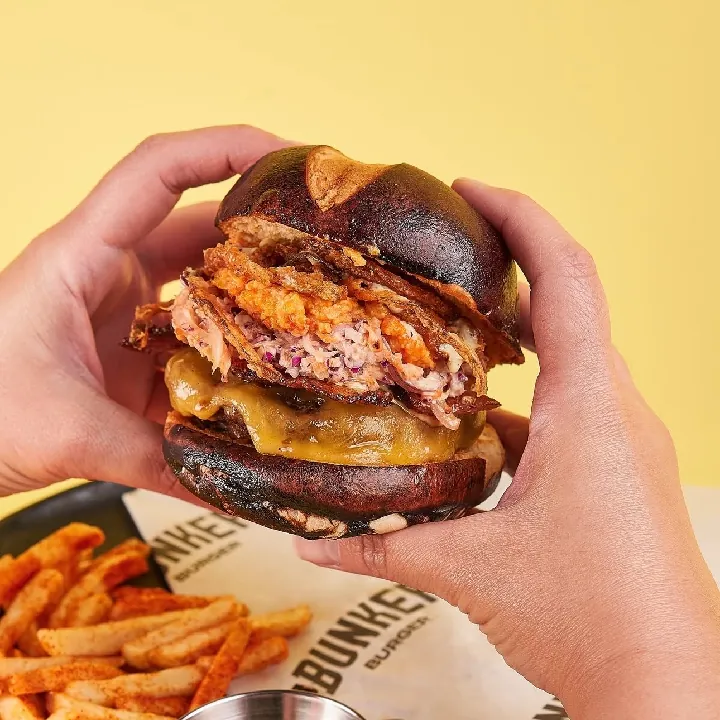 Hamburguesa Black House - Bunker Burger Medellín
