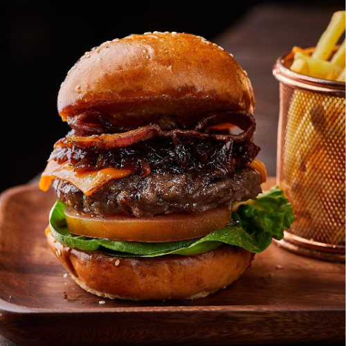 Efe Burger de LF Burger con carne Angus y cebolla caramelizada