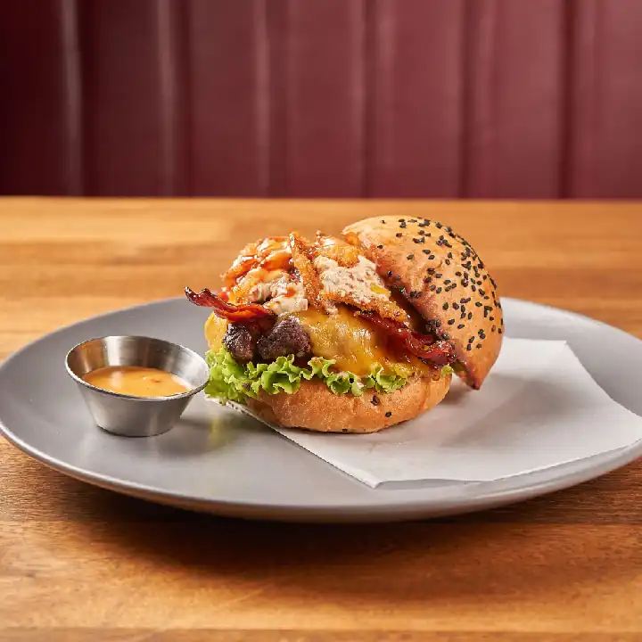 Hamburguesa Súper 8 2023 Burger Master - Bunker Burger Medellín